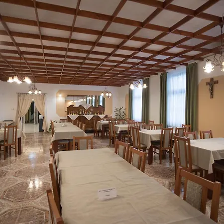 Mater Salvatoris Lelkigyakorlatos Haz Bed & Breakfast